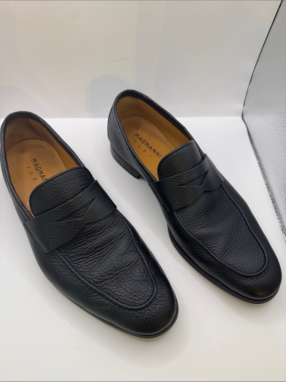 Magnanni Black Pebbled Leather Penny Loafers Sz 8 like new
